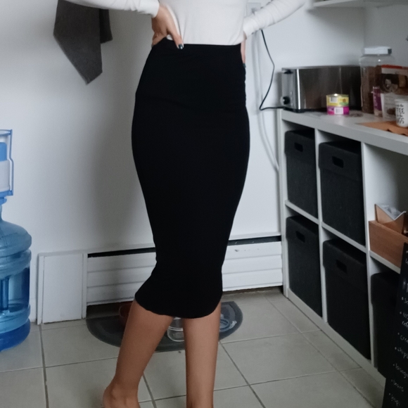 FREE w/$20 Purchase; Black Stretchy Bodycon Midi Skirt, Size Small - Picture 4 of 8